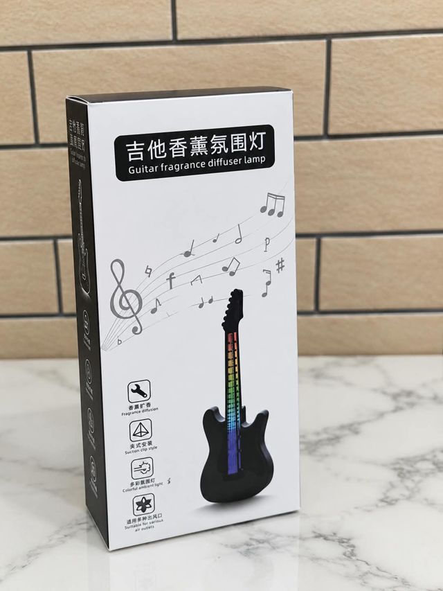 Diffuseur de parfum voiture en forme de guitare LED
