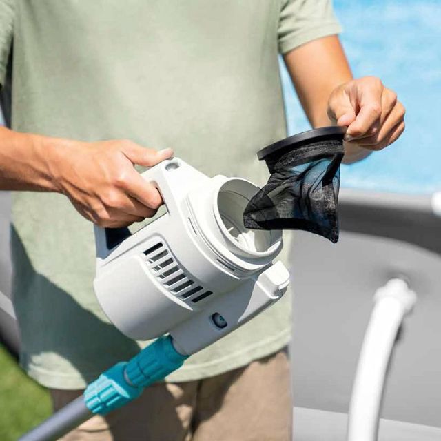 Intex nettoyeur piscine à batterie 28628
