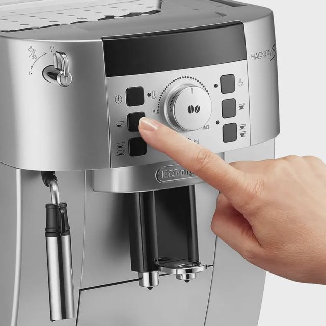 DeLonghi Magnifica S ECAM22.110.SB Café Broyeur