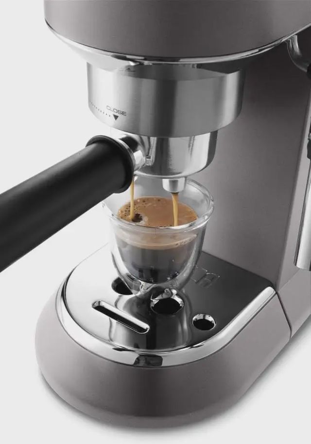 DeLonghi cafétière dedica metallics EC785.PK