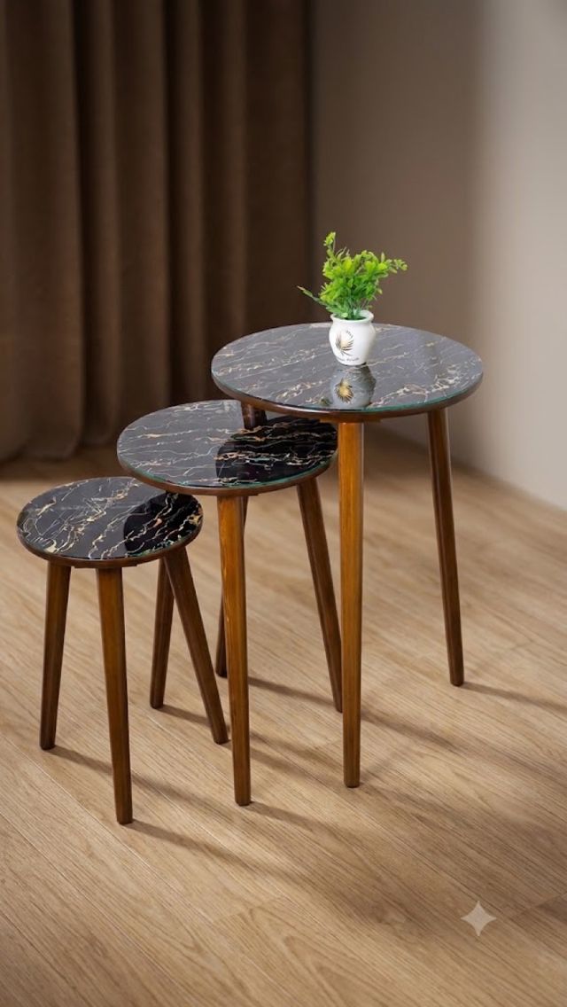 3 Tables rondes en bois effet marbre