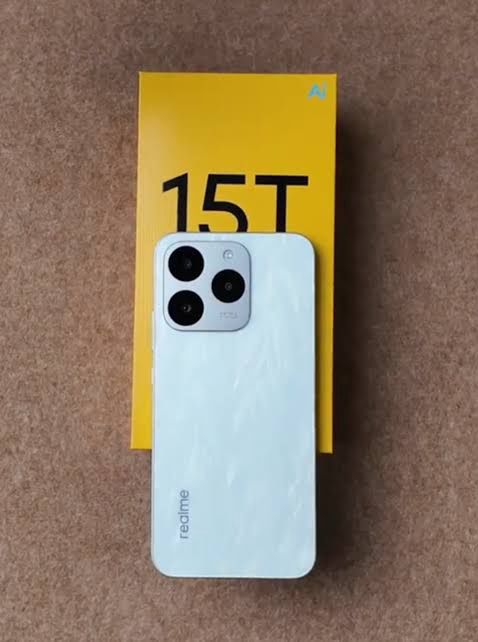 Realme 15 T Ram 12Go Stockage 256 silver Garantie 1 an